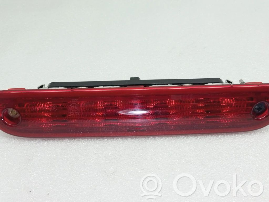 Luz de freno adicional/tercera   A047431