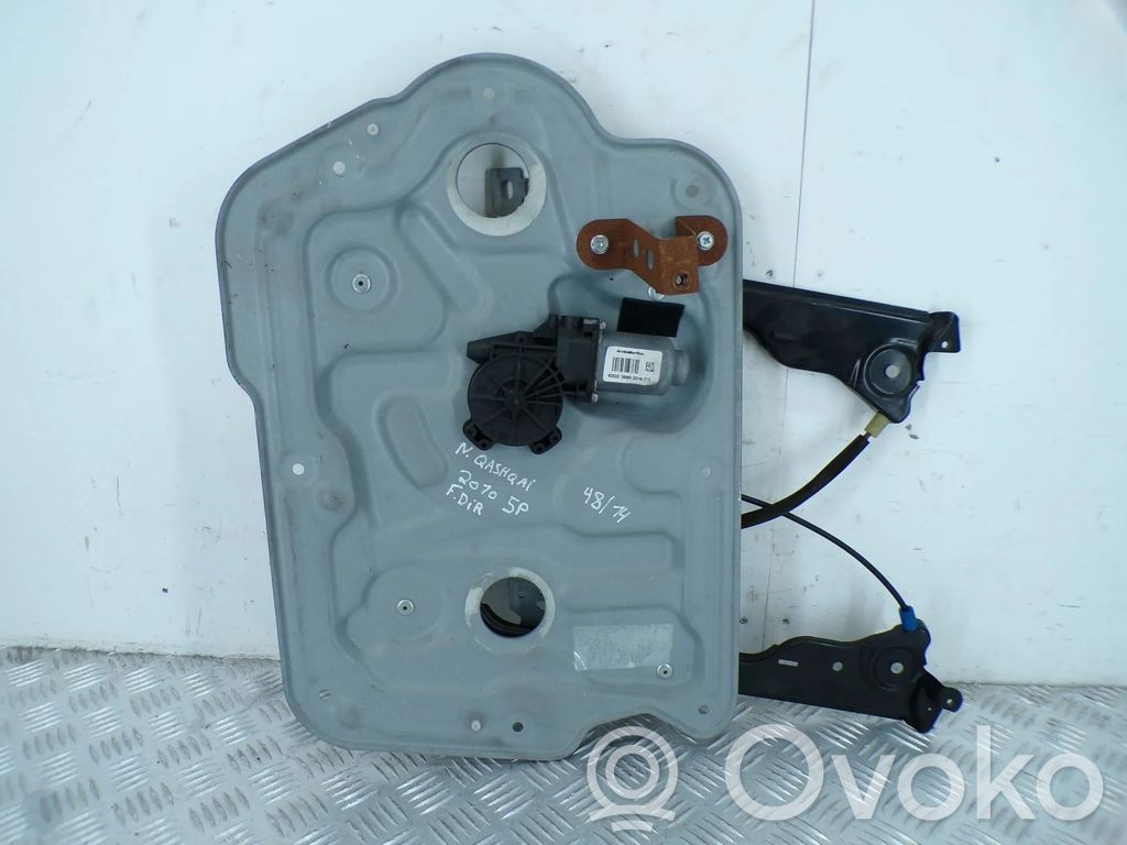 Nissan Qashqai+2 Mecanismo para subir la puerta delantera sin motor 
