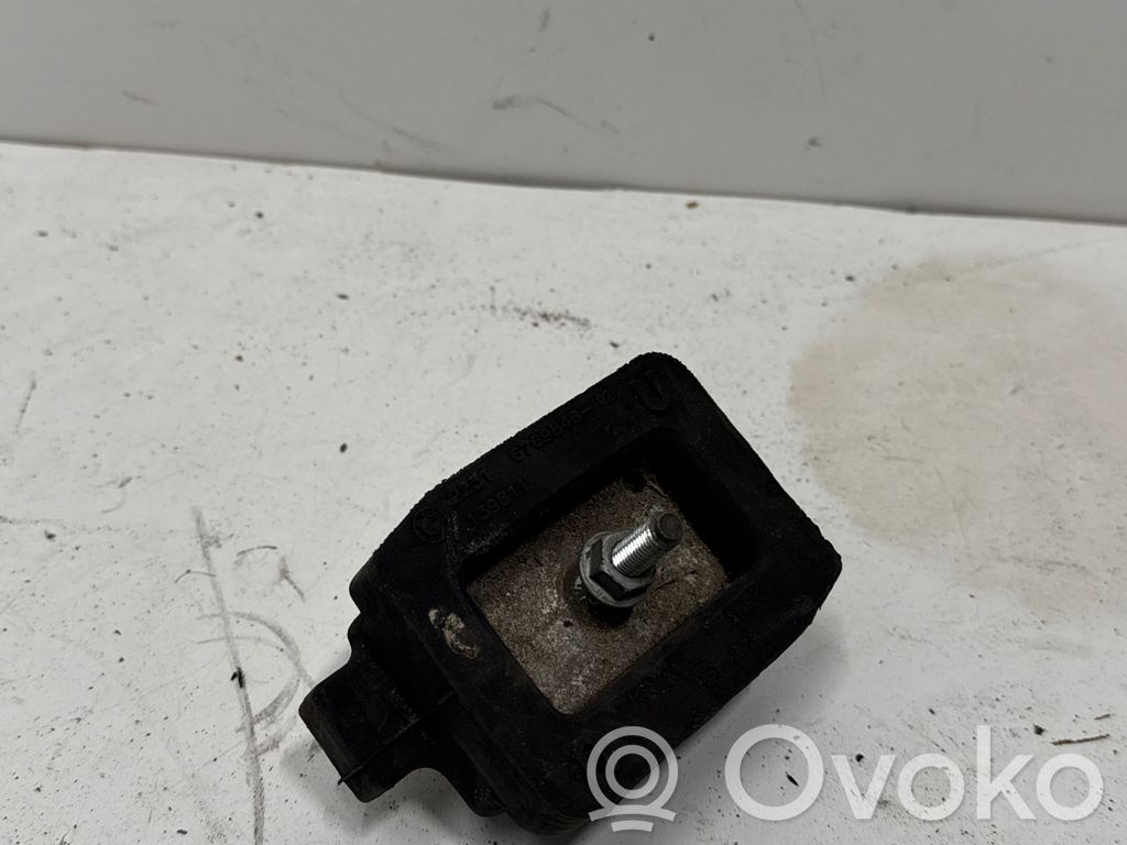 BMW 5 F10 F11 Pagalvė pavarų dėžės 