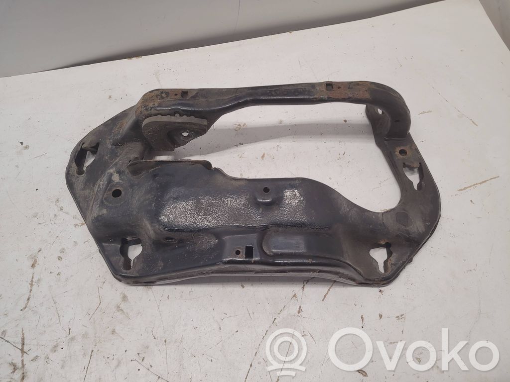 Gearbox mounting bracket   6854188