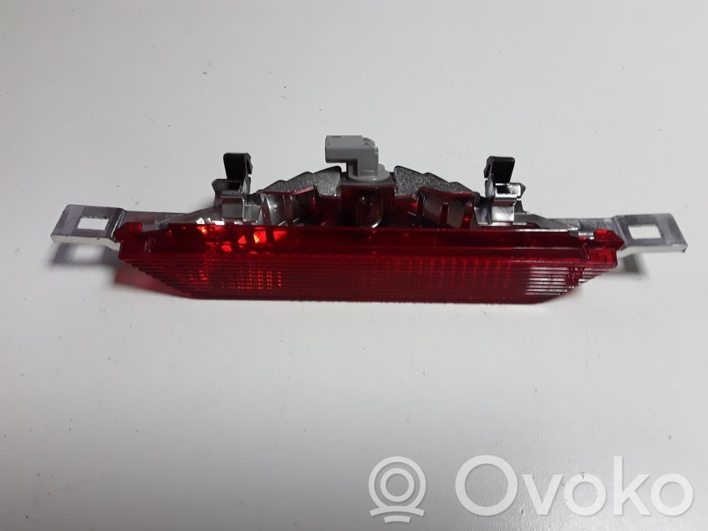 Toyota Corolla E120 E130 Papildomas stop žibintas 