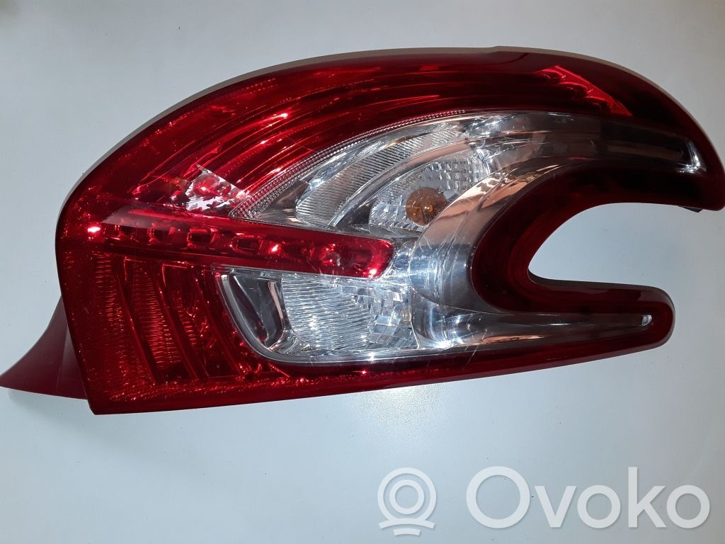 Peugeot 208 I Galinis žibintas kėbule 