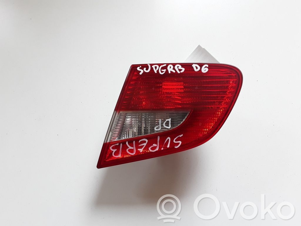 Skoda Superb B6 (3T) Lampy tylnej klapy bagażnika 