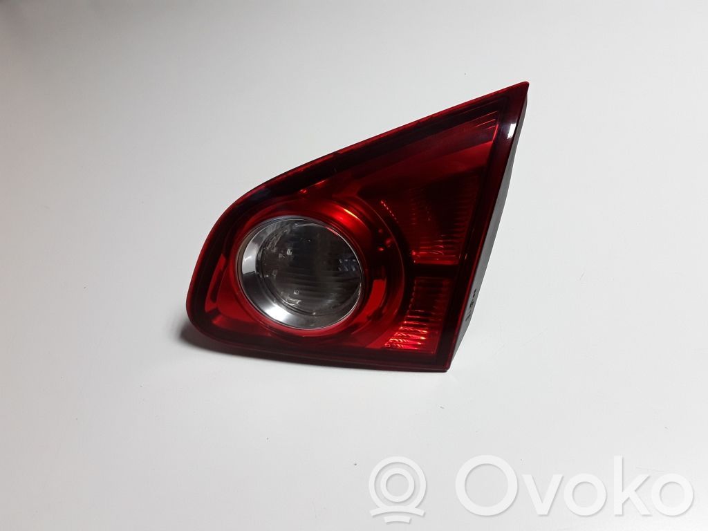 Nissan Qashqai+2 Lampy tylnej klapy bagażnika 