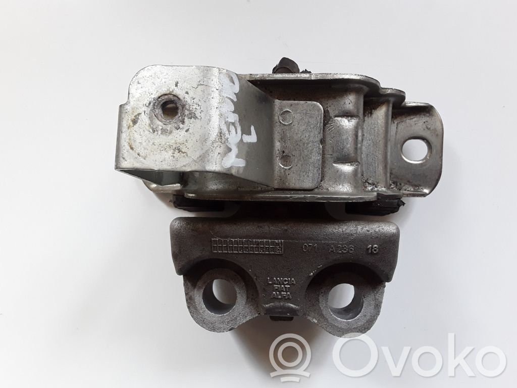 Dzinēja spilvens   A236,071A236