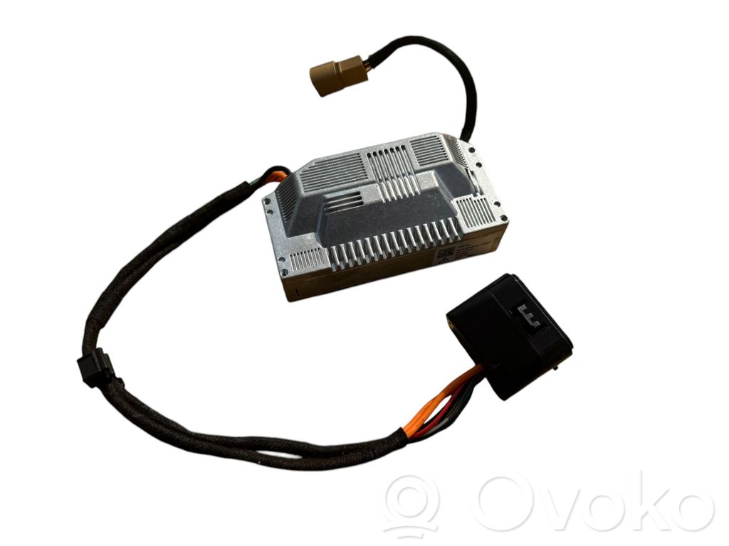 Volkswagen Golf VIII Voltage converter inverter 