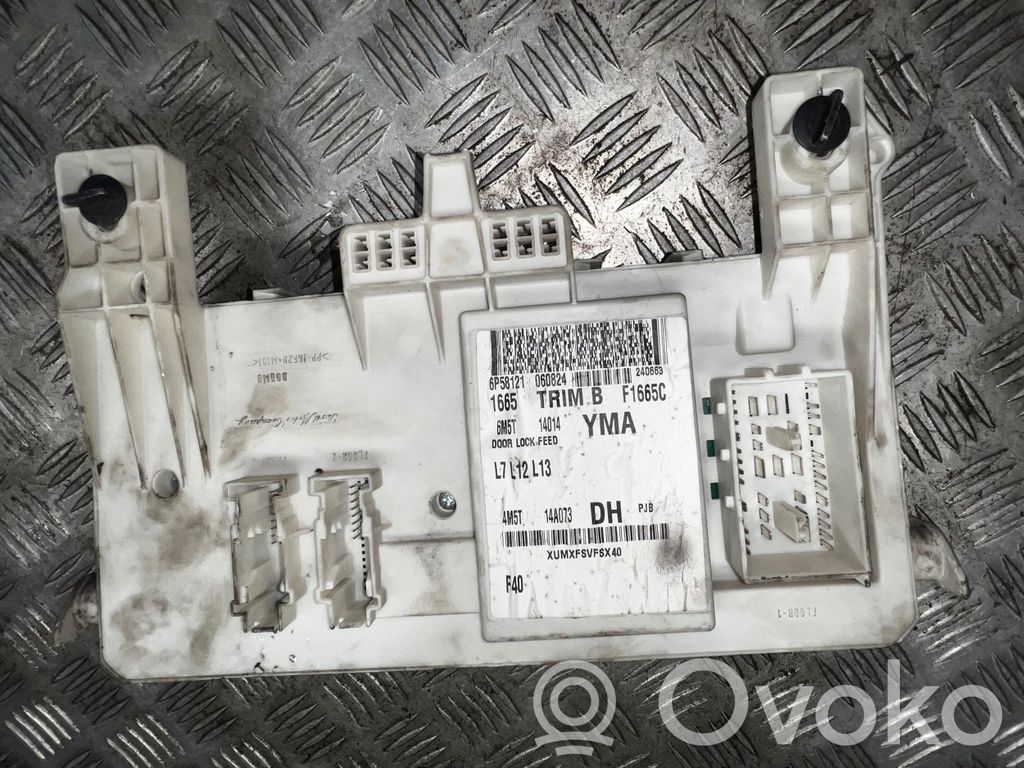 Ford Focus Módulo de fusible 