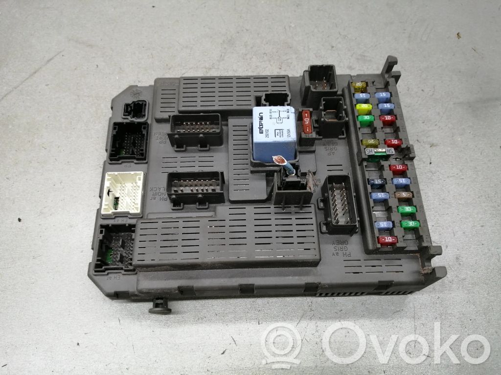 Peugeot 807 Fuse module 