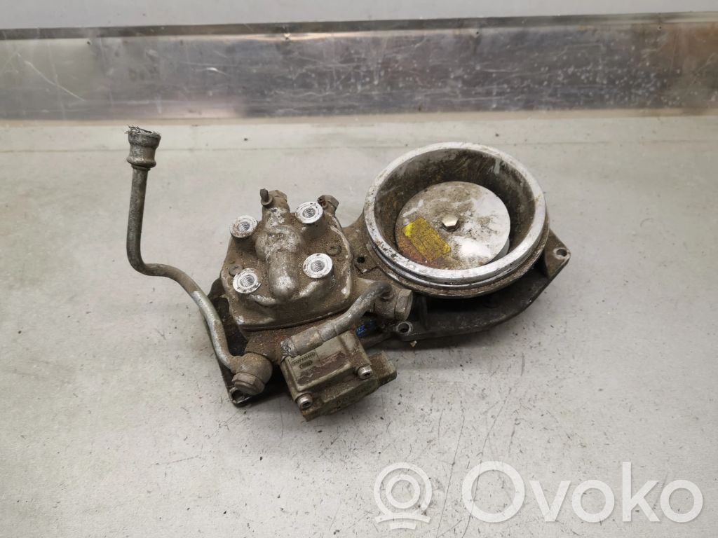 Audi 80 90 B3 Rozdzielacz paliwa 
