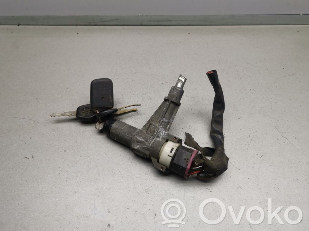 Audi A6 S6 C4 4A Užvedimo spynelė 