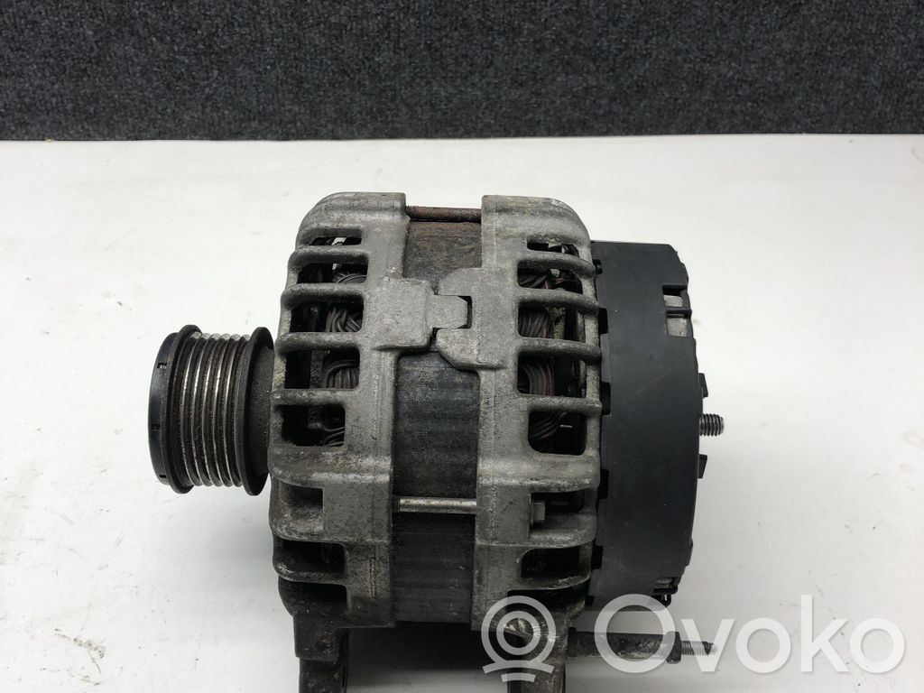 Volkswagen PASSAT B7 Alternador 