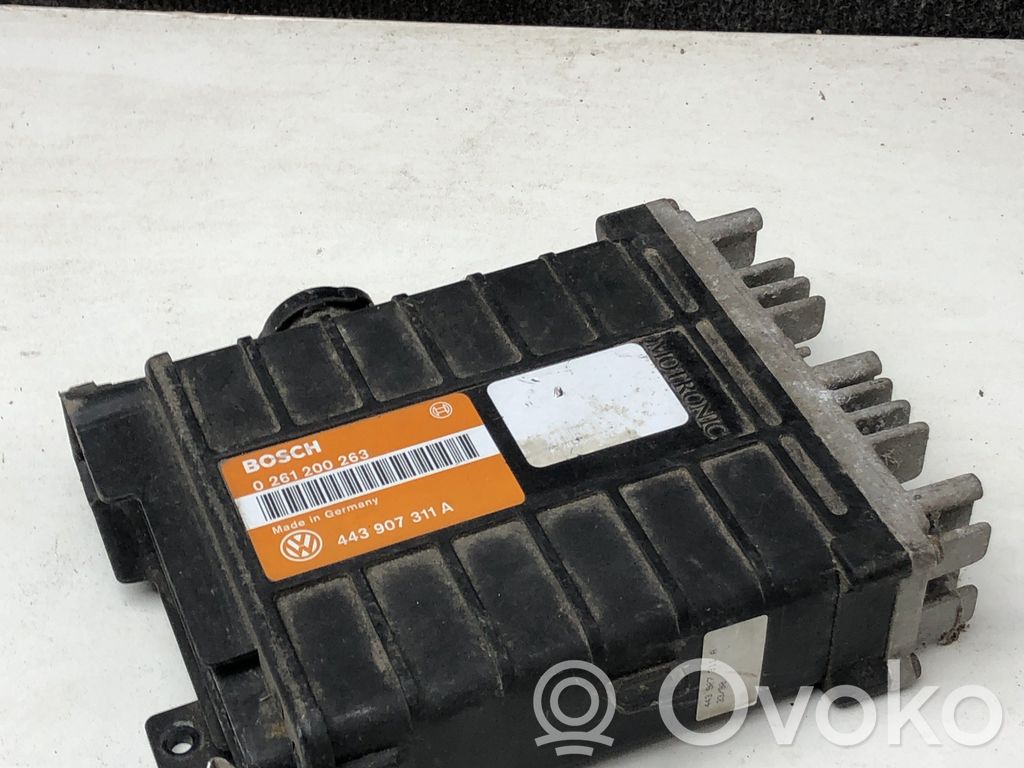 Volkswagen PASSAT B5 Engine control unit/module 