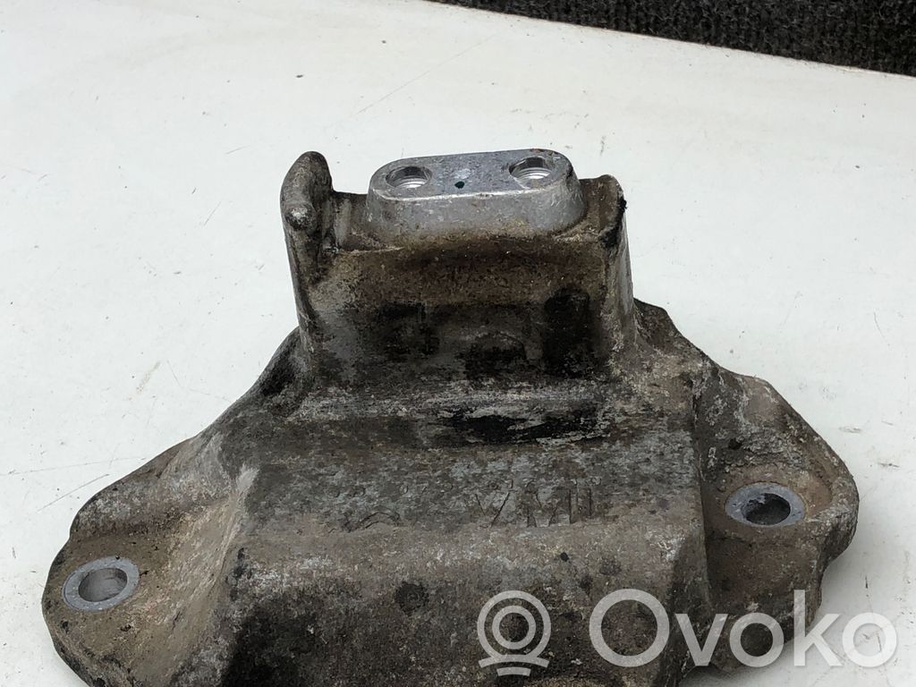 Peugeot 308 Gearbox mounting bracket 