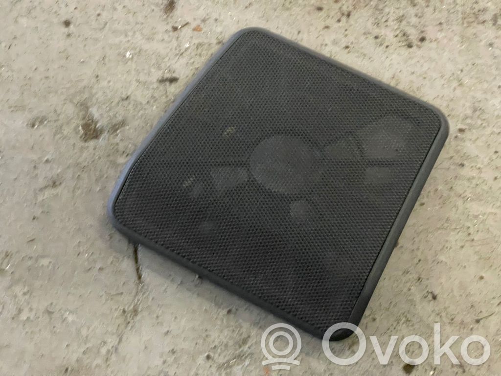 BMW 3 E36 Grilles, couvercle de haut-parleur porte arrière 