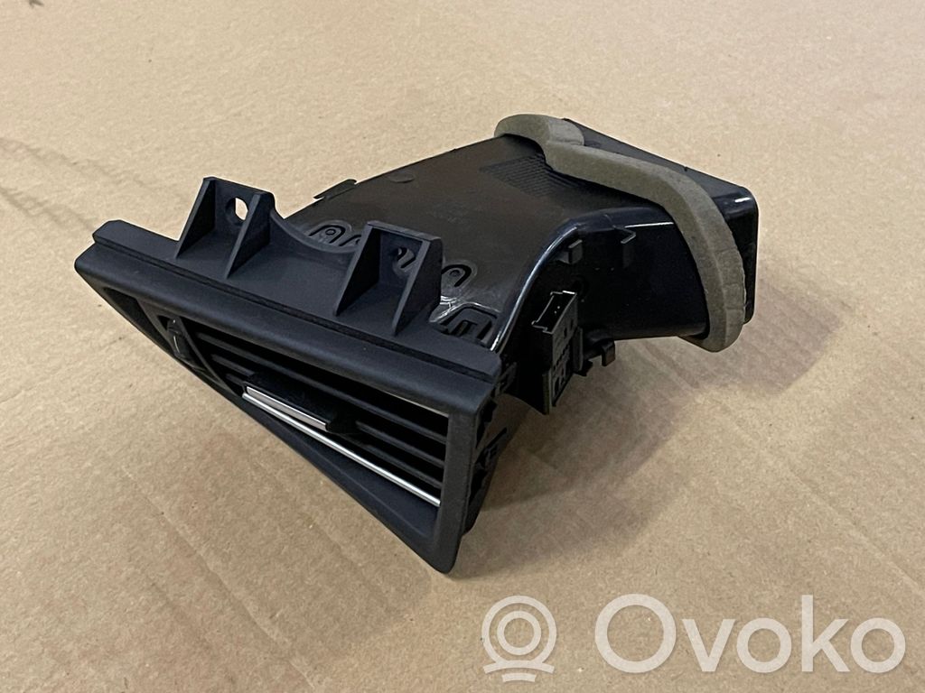 BMW 5 F10 F11 Boczna kratka nawiewu deski rozdzielczej 