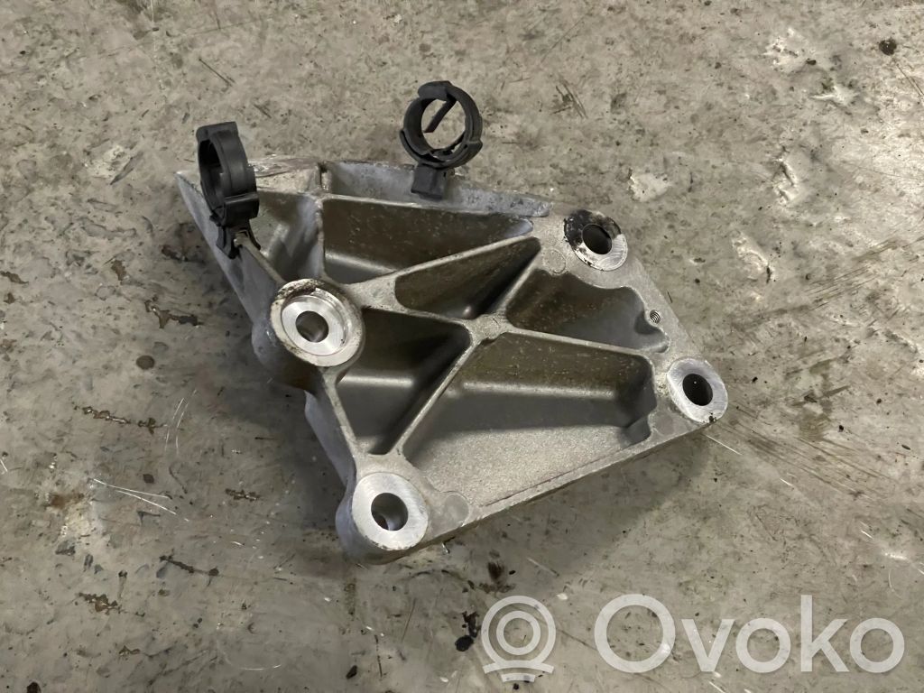 BMW X3 E83 Engine mounting bracket 