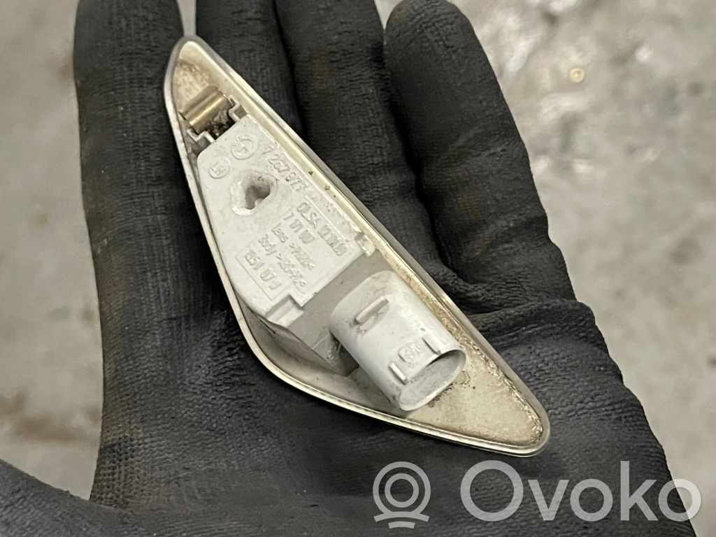 BMW X3 F25 Front fender indicator light 