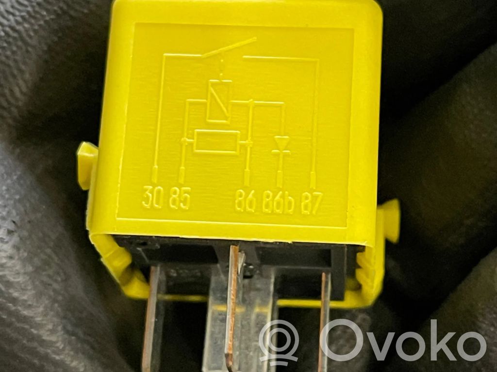 Otros relés   1389105,6136,V23134K52X181