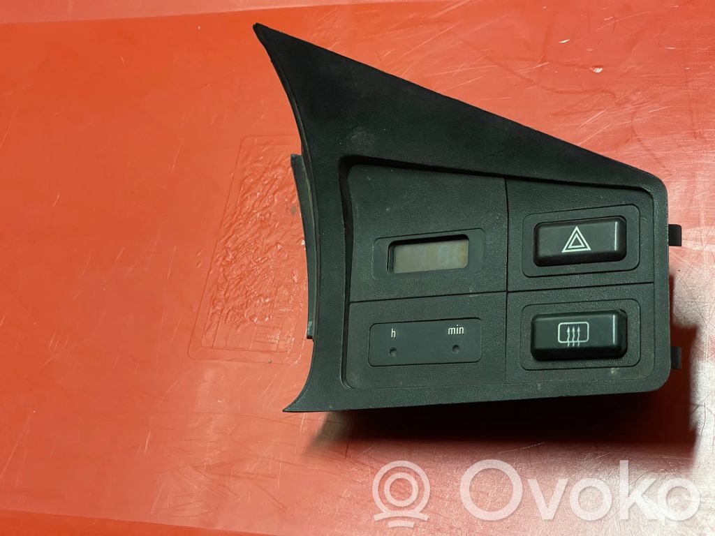 BMW 5 E28 Kita panelės detalė 