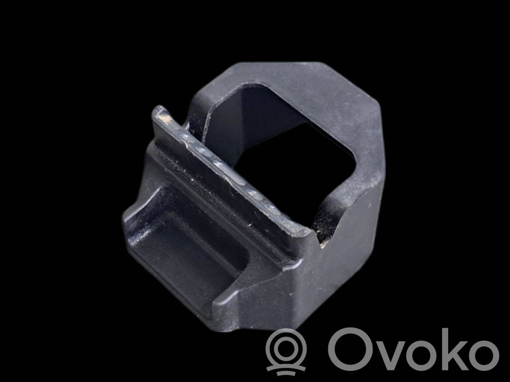 Radiator mount bracket   7524956,17117807184,7807184