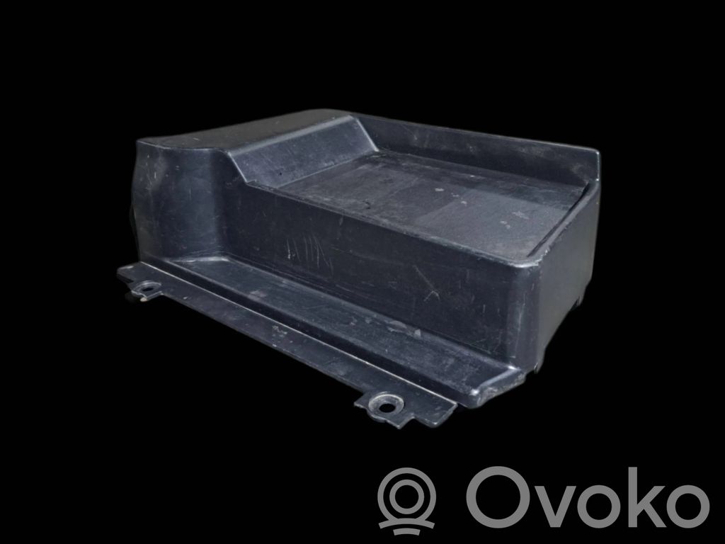 Other trunk/boot trim element   8204084
