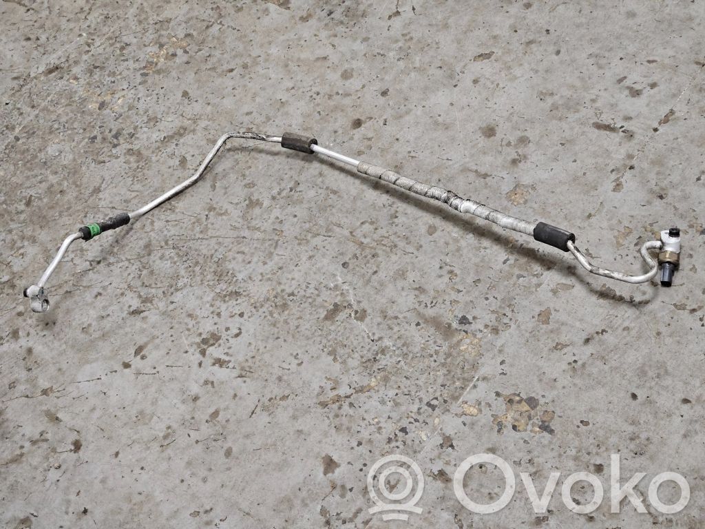 BMW 7 E38 Ilmastointilaitteen putki (A/C) 
