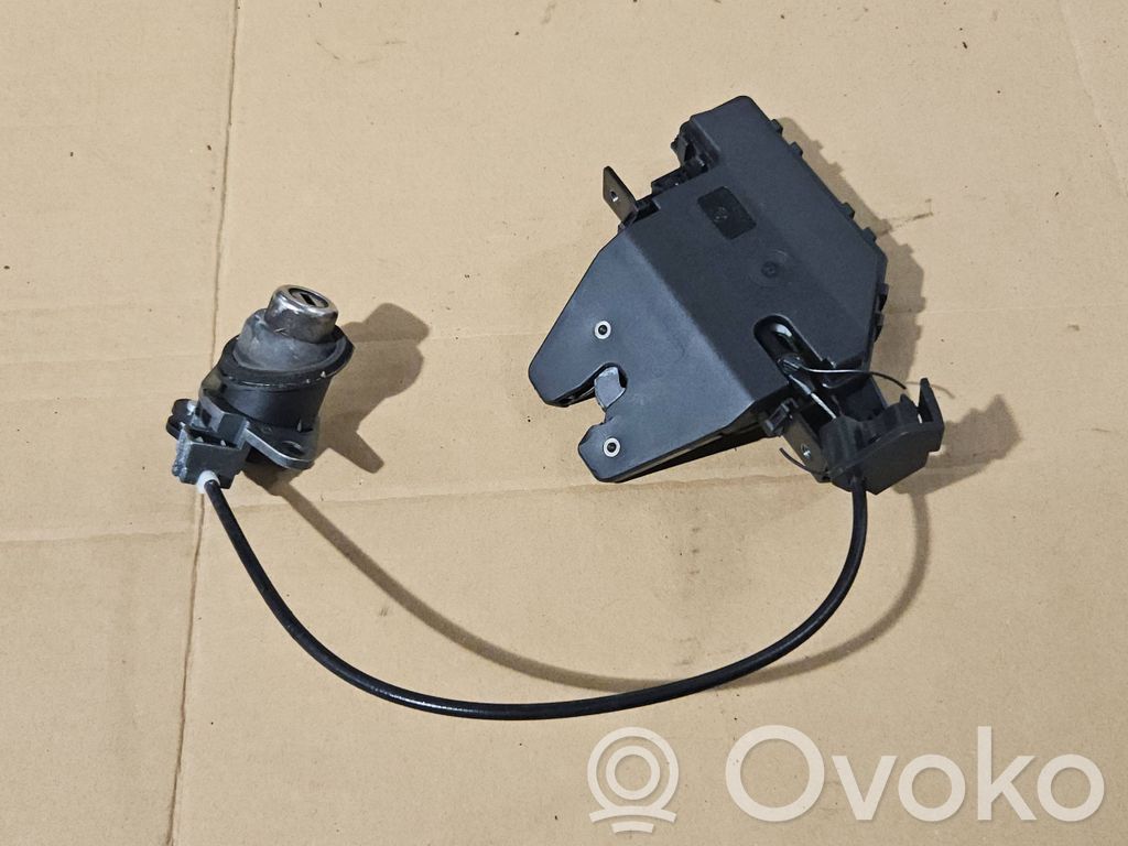 Loading door lock   51247840617