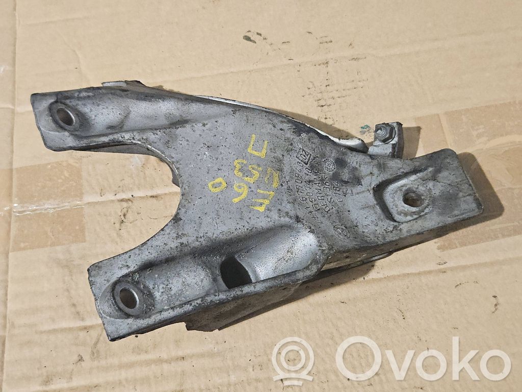 BMW 5 E60 E61 Moottorin kiinnikekorvake (käytetyt) 