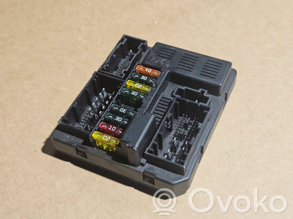 BMW X3 E83 Fuse module 