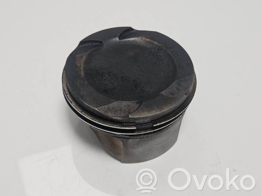 BMW X5 E70 Piston 