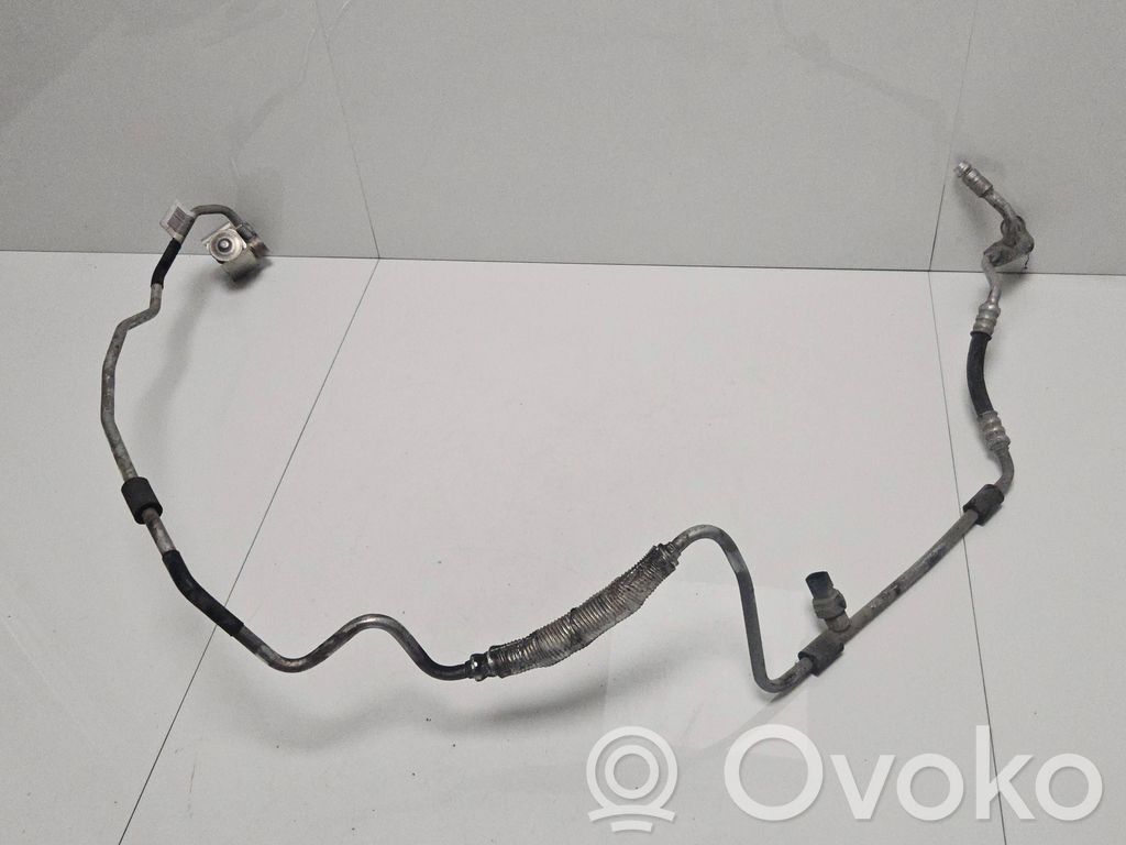 BMW 3 E92 E93 Ilmastointilaitteen putki (A/C) 