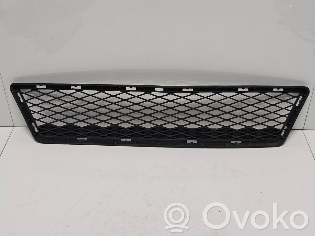 Front bumper lower grill   51117154714