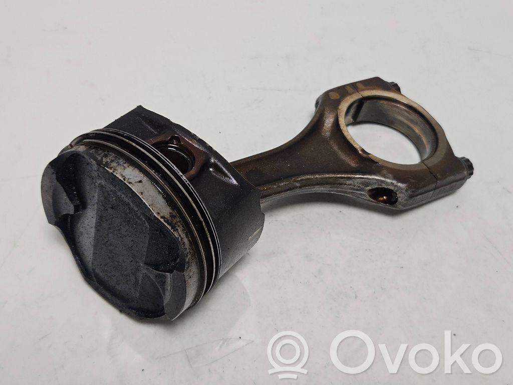 BMW M3 Piston with connecting rod 
