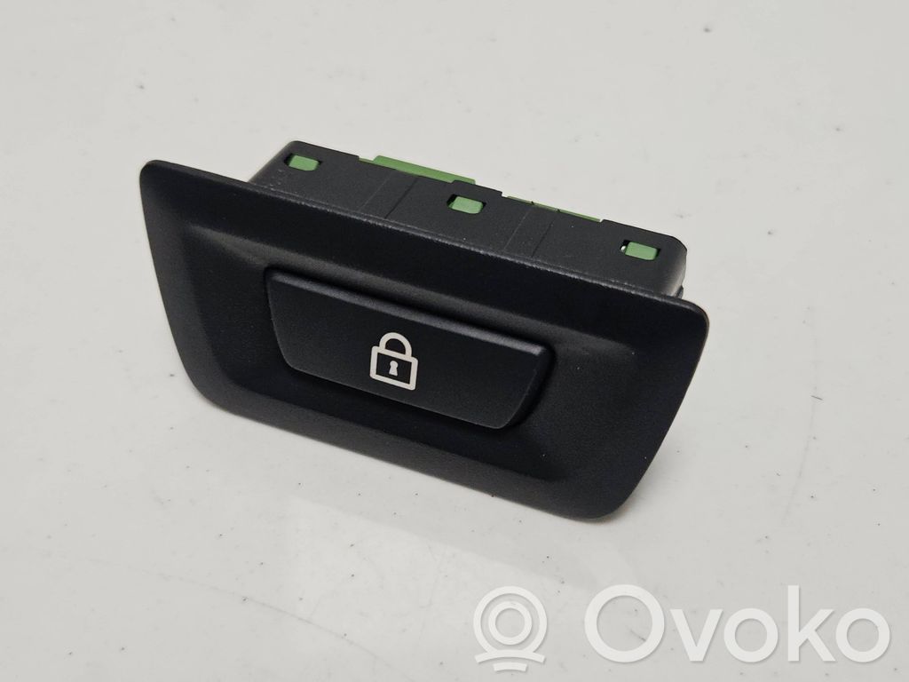 Tailgate/boot open switch button   9162644,549584022