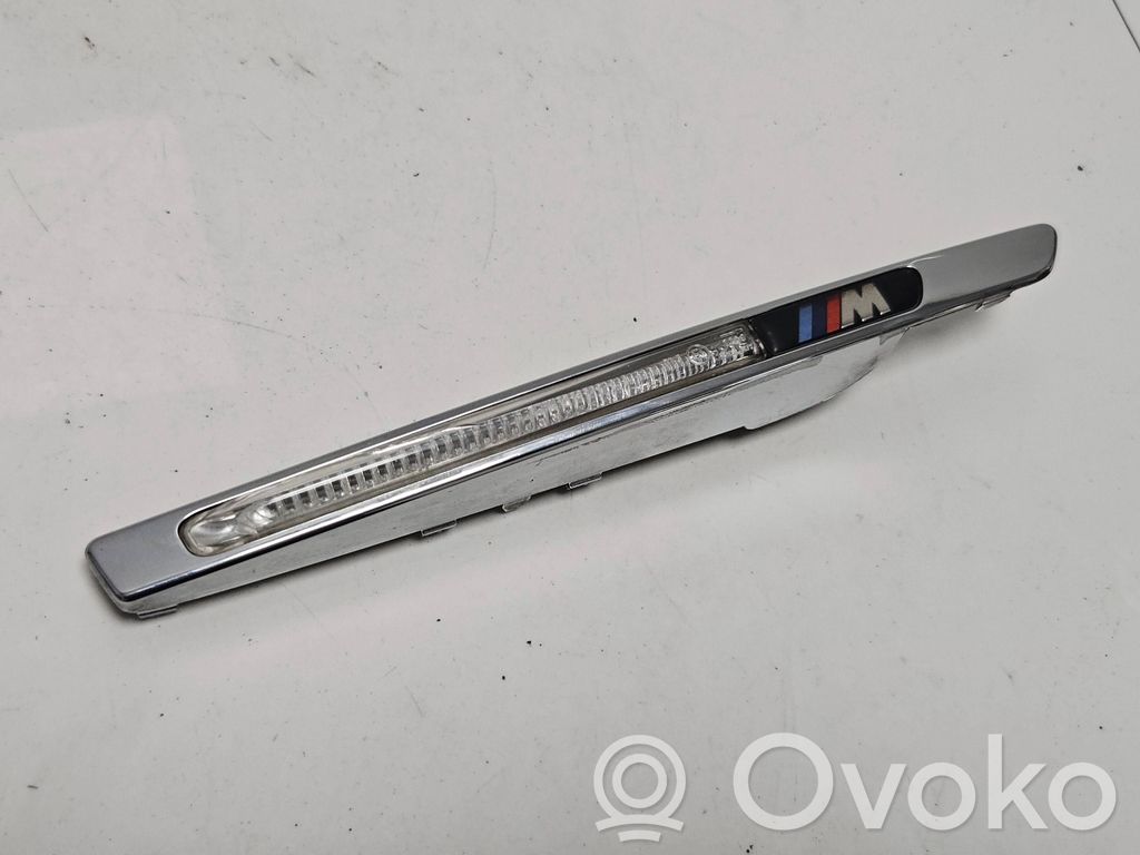 BMW X6 M Front fender indicator light 