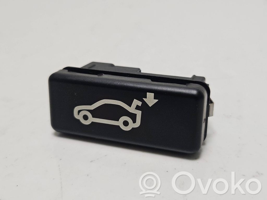 Tailgate/boot open switch button   8375580