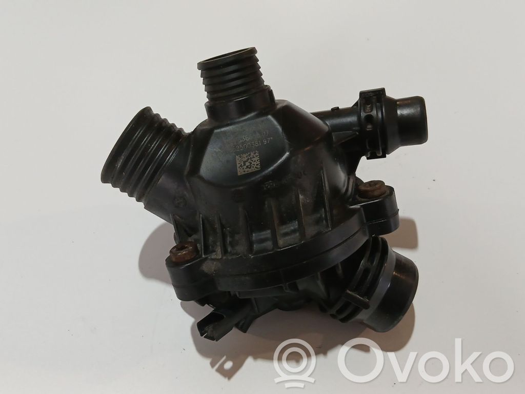 BMW 5 E60 E61 Carcasa del termostato 