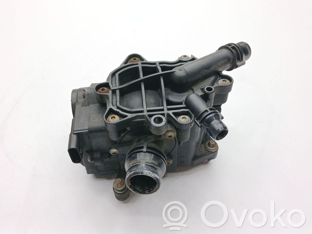 BMW 2 F22 F23 Termostaatin kotelo 