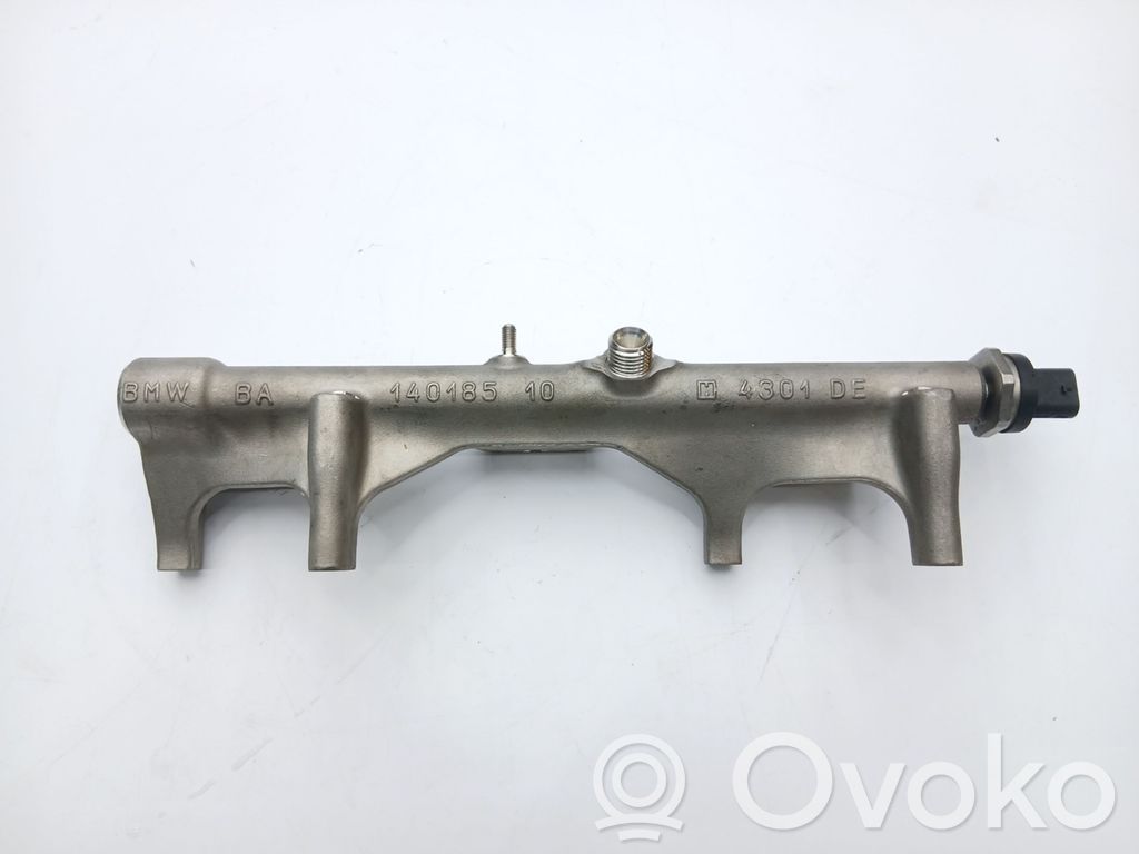 BMW 2 F22 F23 Listwa wtryskowa 