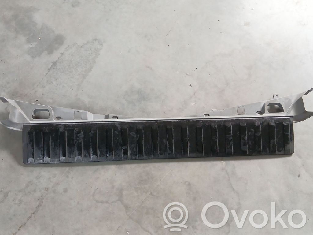 BMW X5 E53 Tailgate trim 