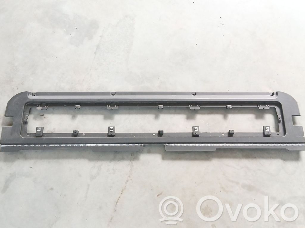 Tailgate trim   8402197