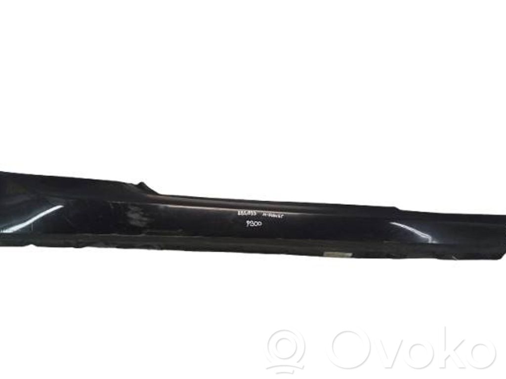Foot area side trim