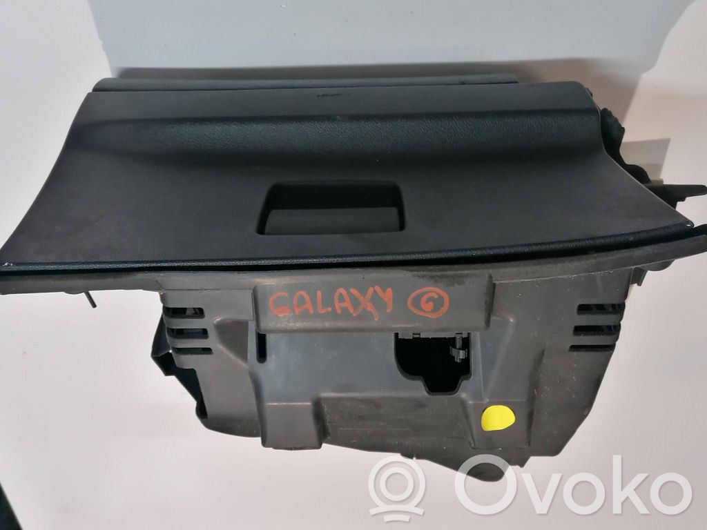Daiktadėžė   11312090,6M21U04406AD,9M21V06010,6M21U04406