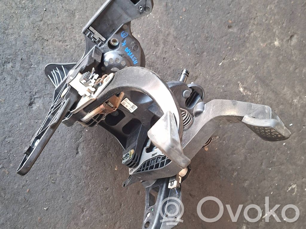 Opel Astra K Kaasupoljin 