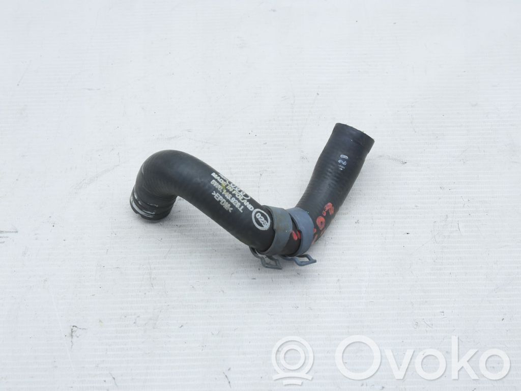 Audi A4 S4 B9 8W Engine coolant pipe/hose 