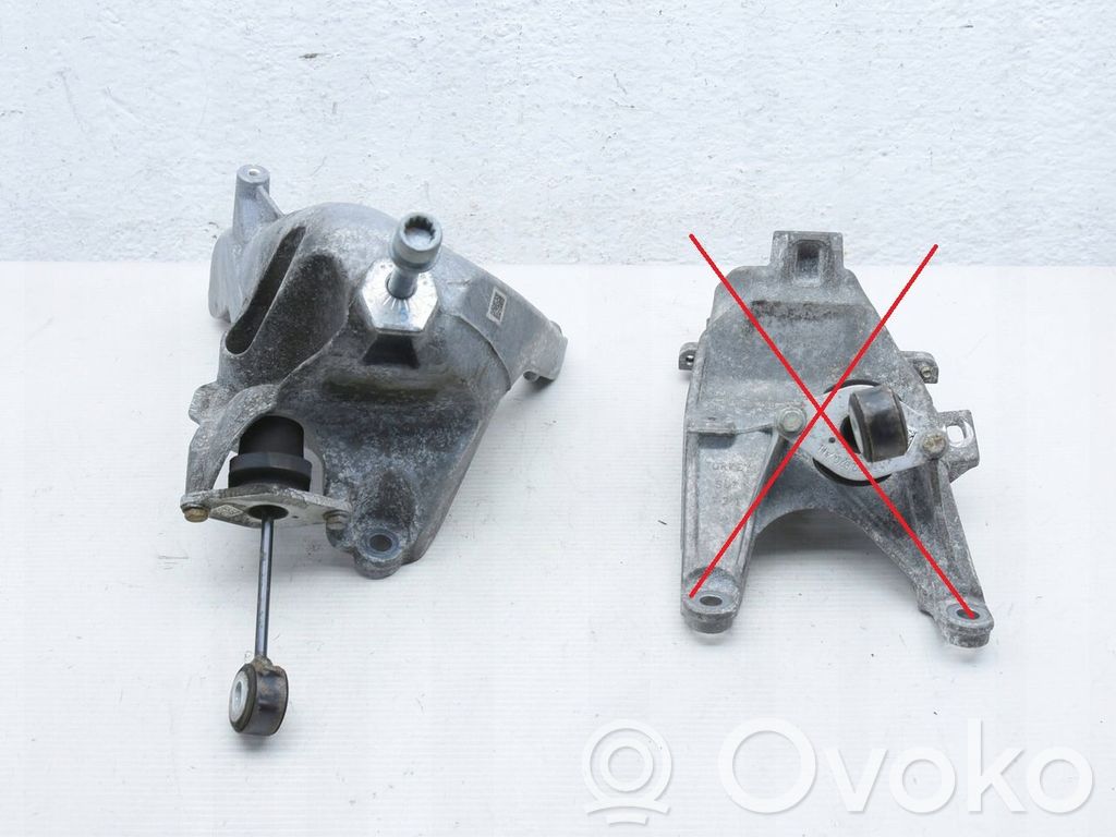 Audi A4 S4 B9 Engine mounting bracket 