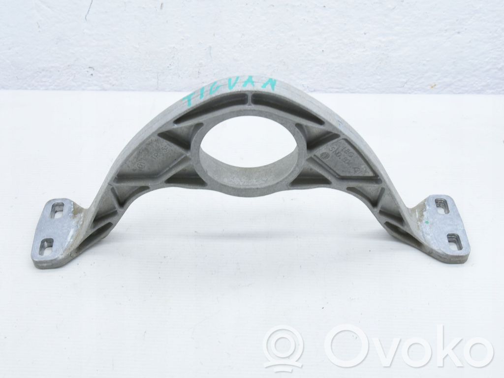 Volkswagen Tiguan Engine mounting bracket 