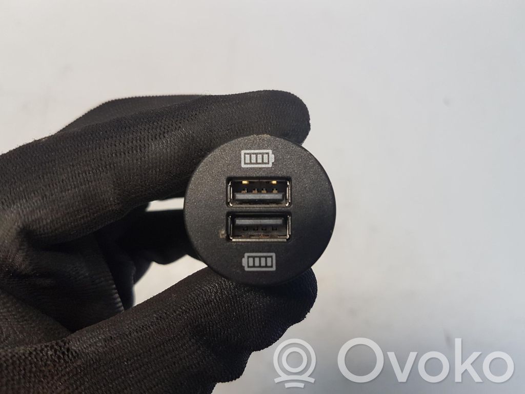 Enchufe conector USB   95B035222