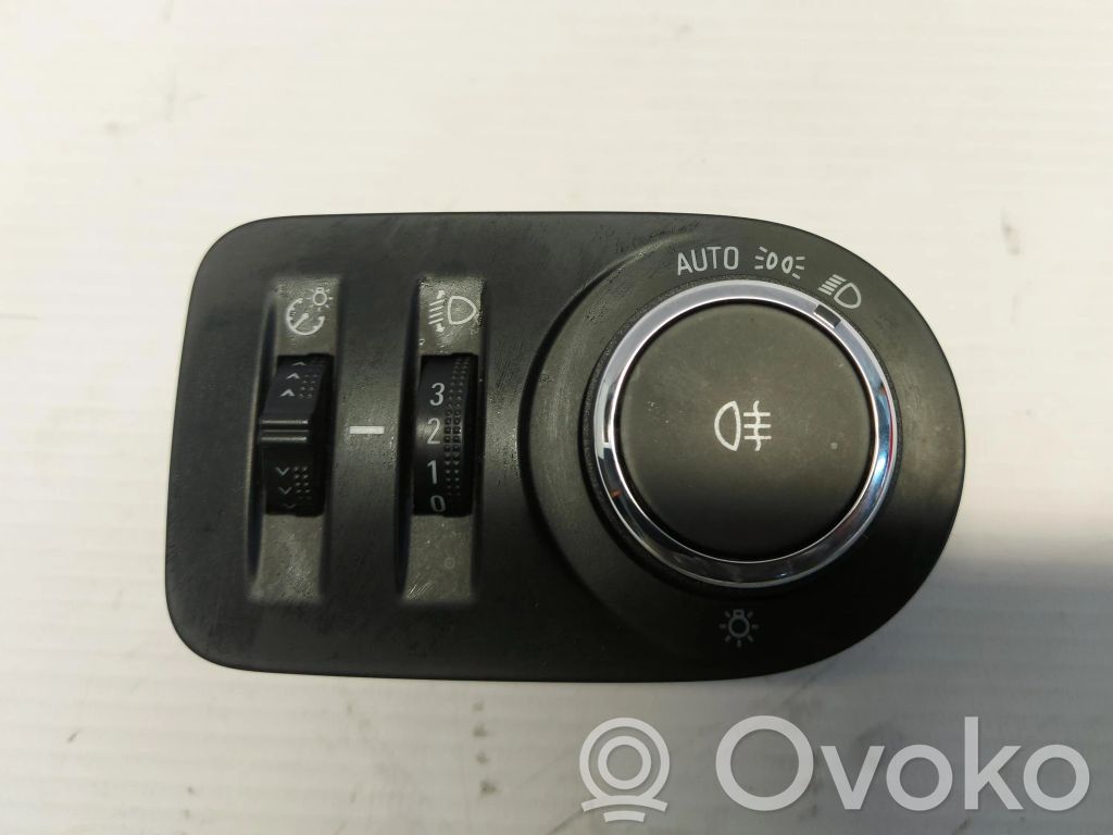 Opel Combo E Lichtschalter 