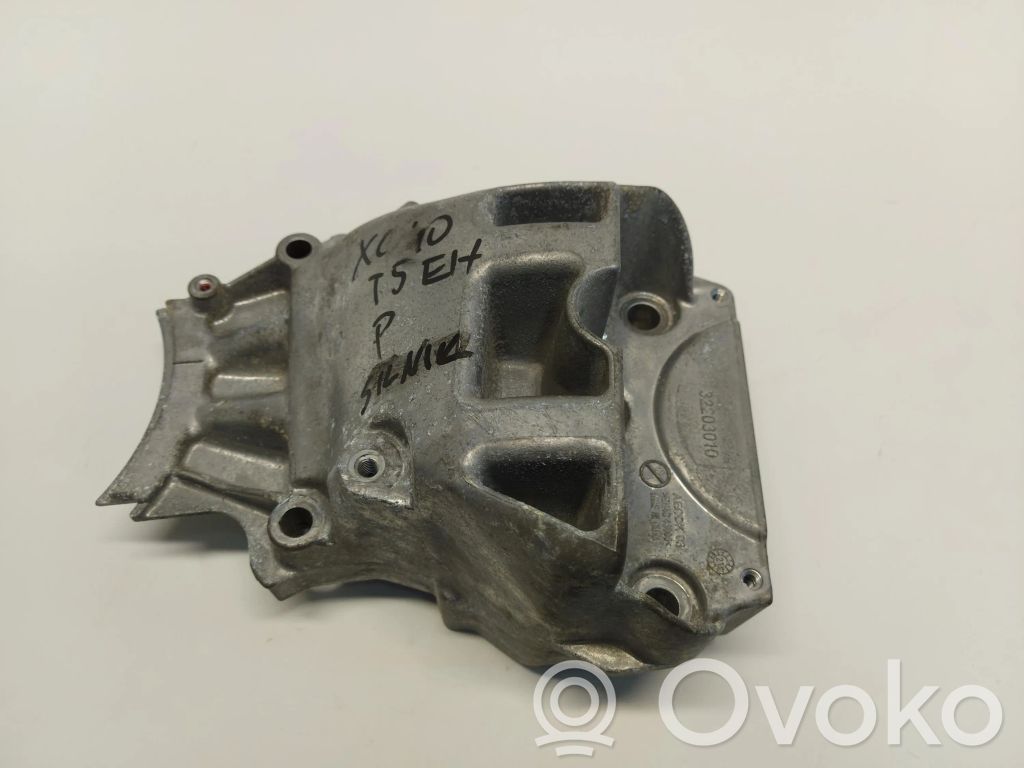 Volvo XC40 Engine mounting bracket 